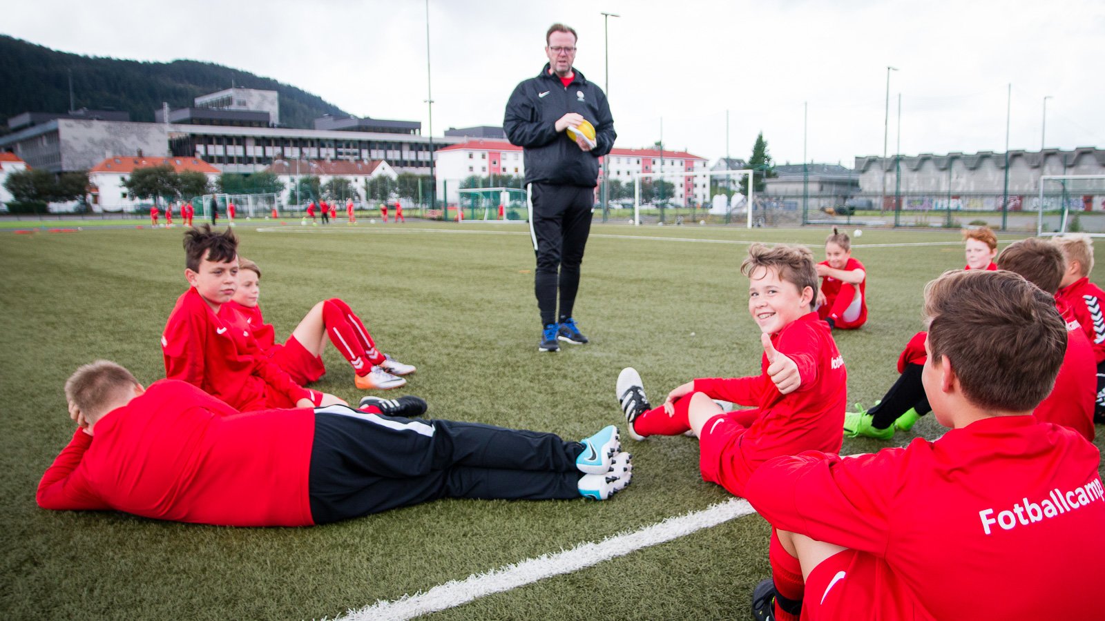 Gruppen for 2005 koser seg på Branns fotballcamp rett før skolestart august 2017.