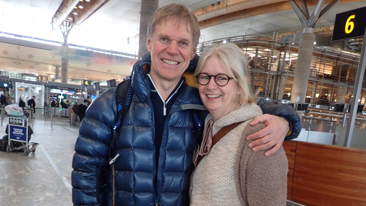 20. mars: Avreise Gardermoen, sammen med ektefellen, Eli Thunes. Foto: privat.
