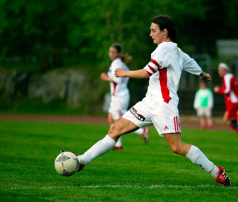 SPILLERBAKGRUNN. Marion Buunk har spilt for Medkila. Her i en kamp i 2004-sesongen.