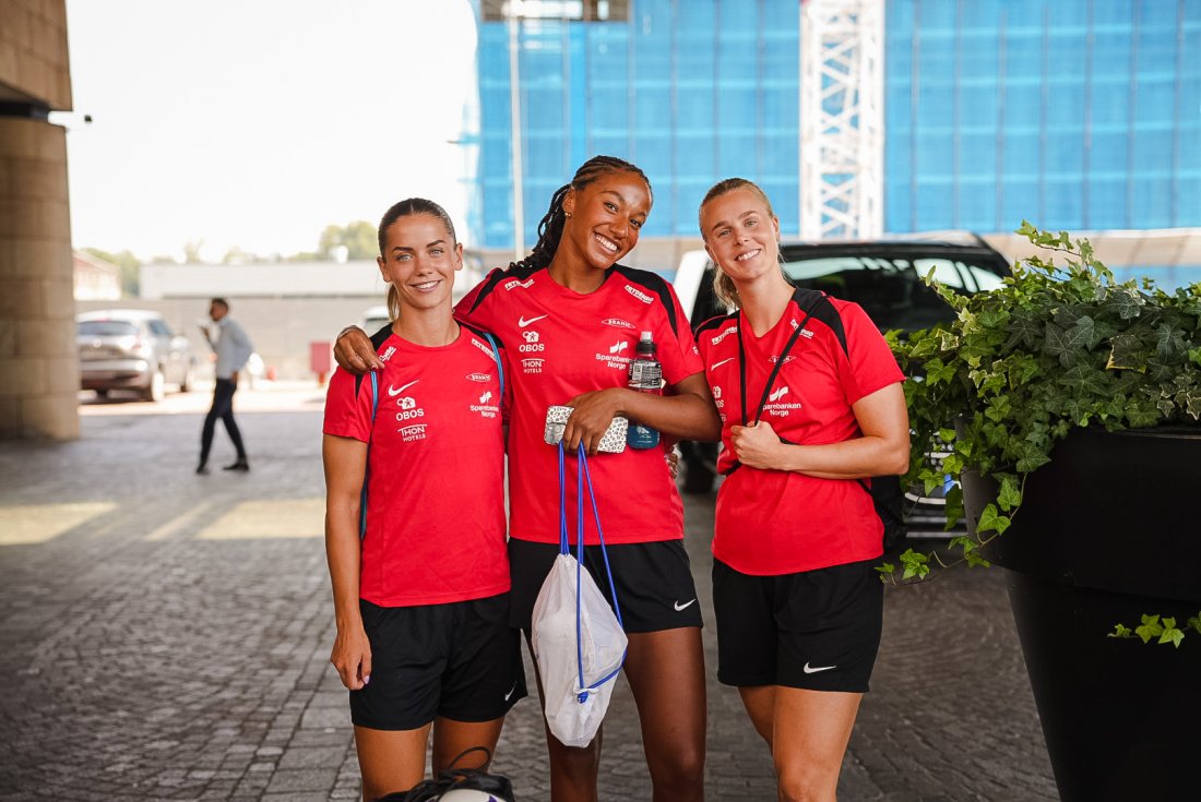 Johanna Renmark, Cassandra Bogere og Nora Lie Eghdami klar for trening.