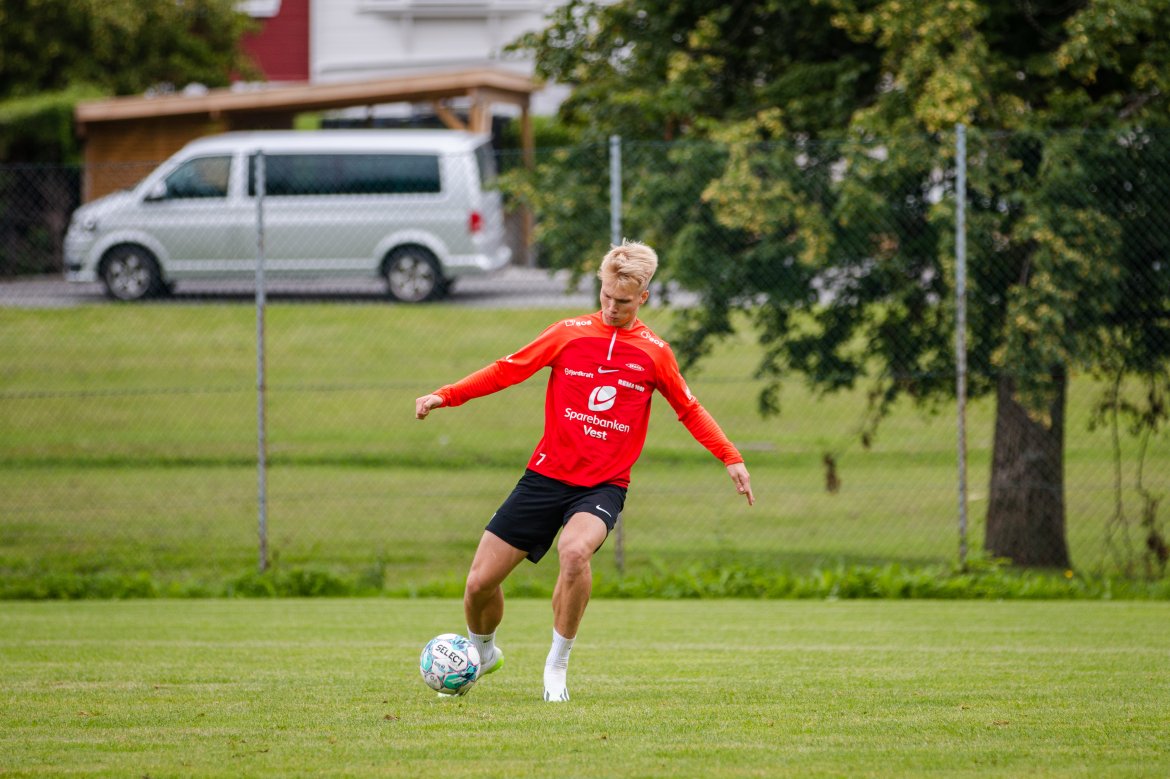 Nykommer Magnus Warming kom rett fra ferie til hardkjør på feltet.