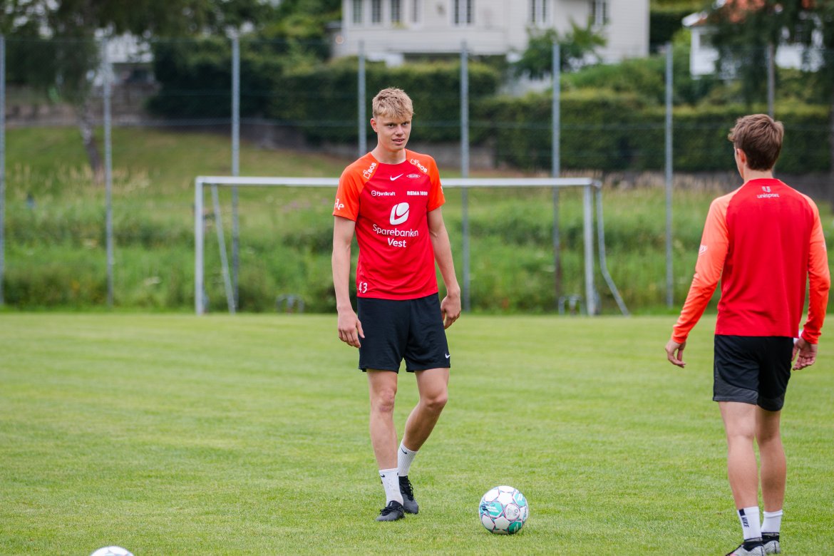 "Så du den?", sier Holten til Kniklas
