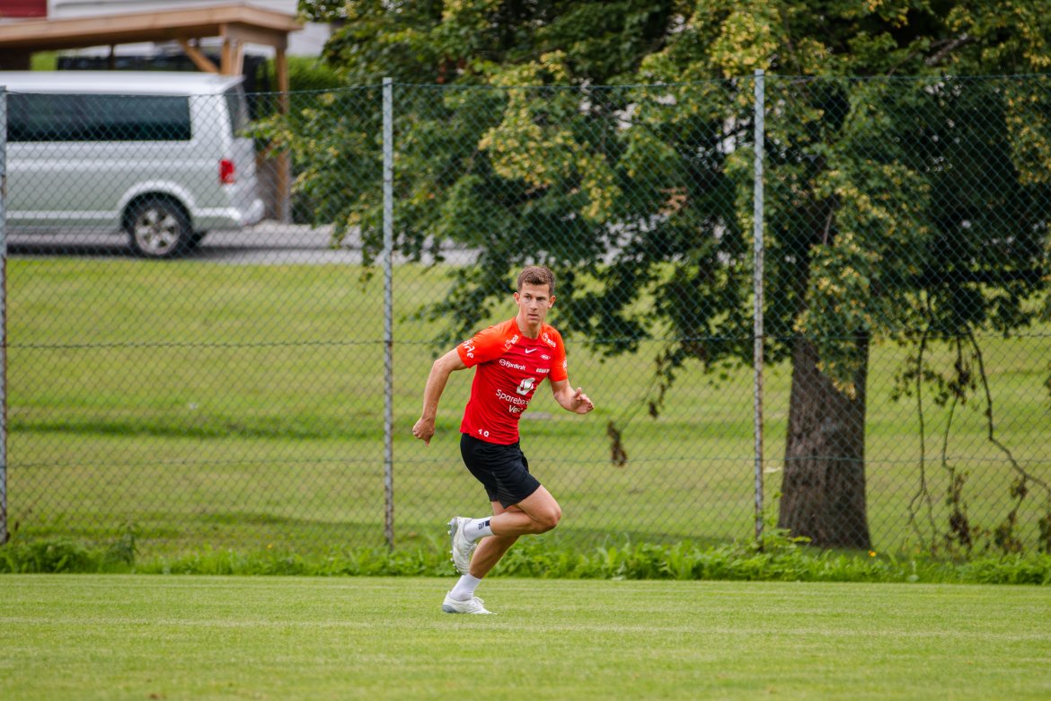 Sander Kartum er snart spilleklar og blir tatt imot i pausen på søndag