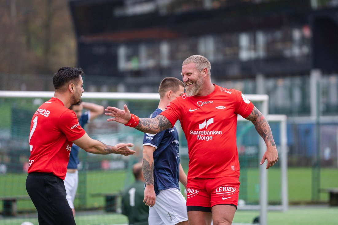 Glenn Hugo feirer i kampen mot Viking