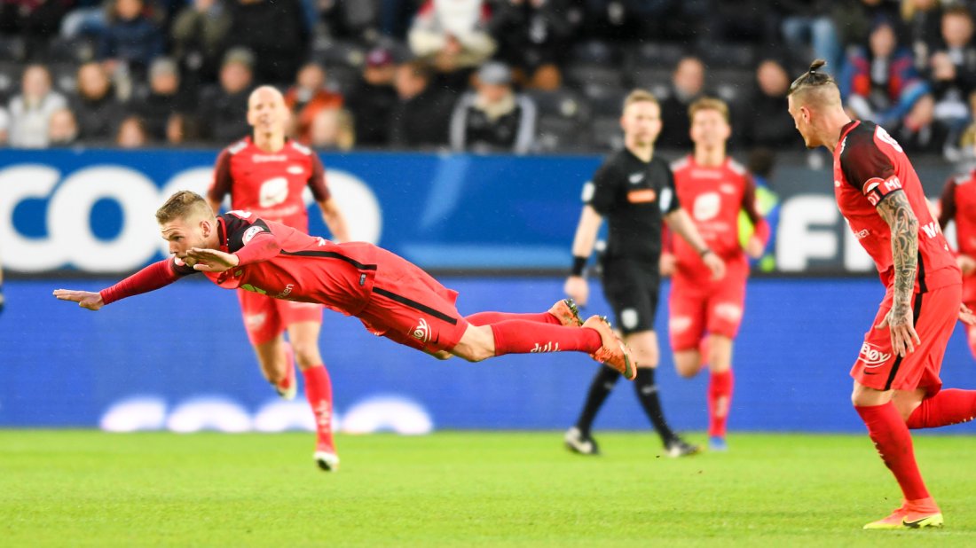 MER JUBEL I VENTE: Slik feiret Gilli da han utlignet til 1-1 mot Rosenborg. I år tror han det blir mye mer å juble for.