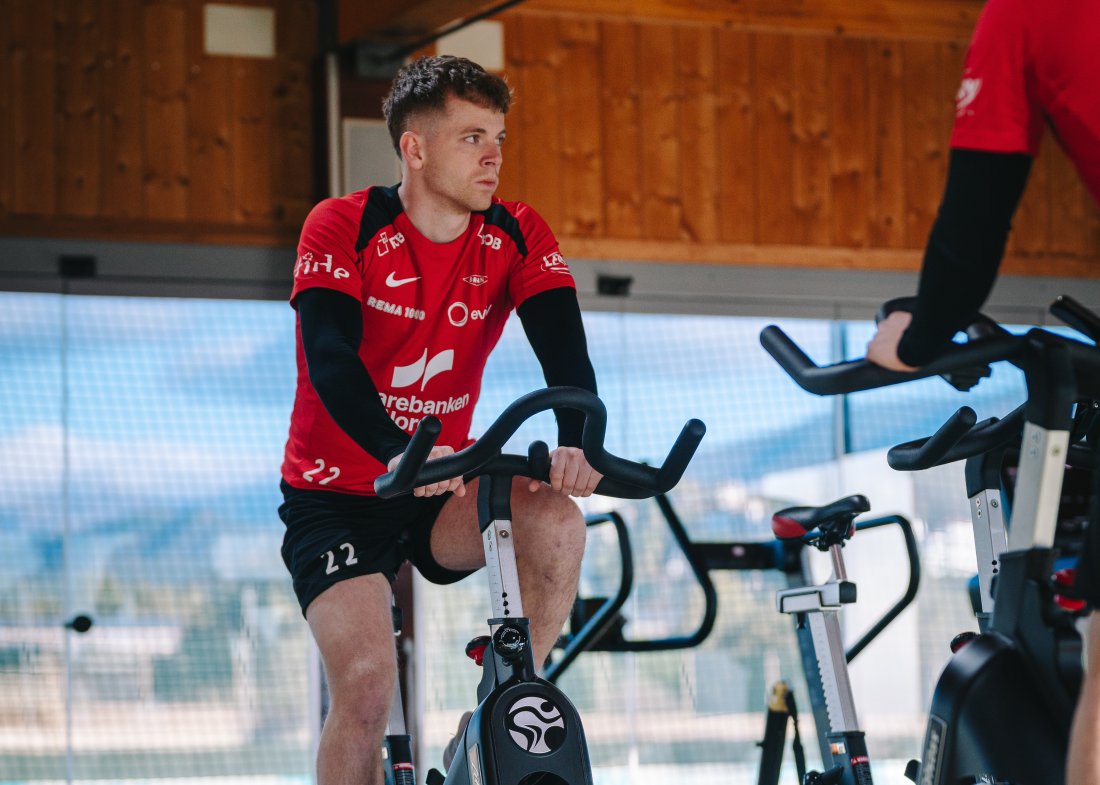 Sævar Atli Magnusson i styrkerommet under treningsleiren i Marbella.