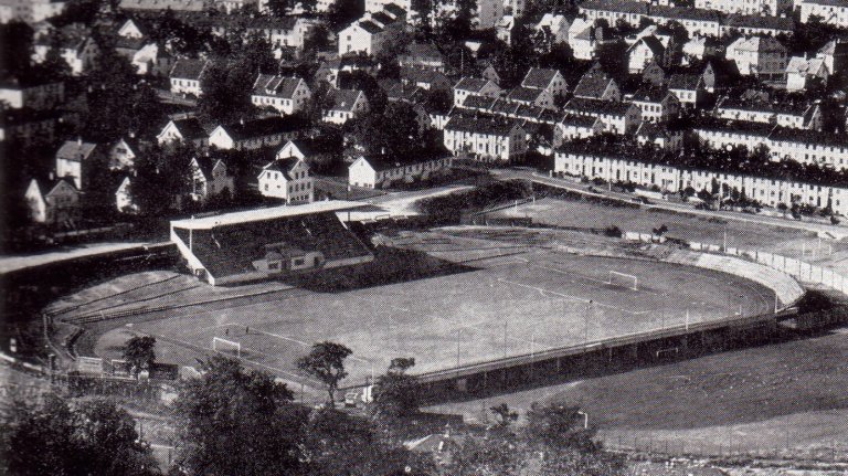 DEN ELDSTE delen av tribunen som nå skal rives er fra 1930-tallet.