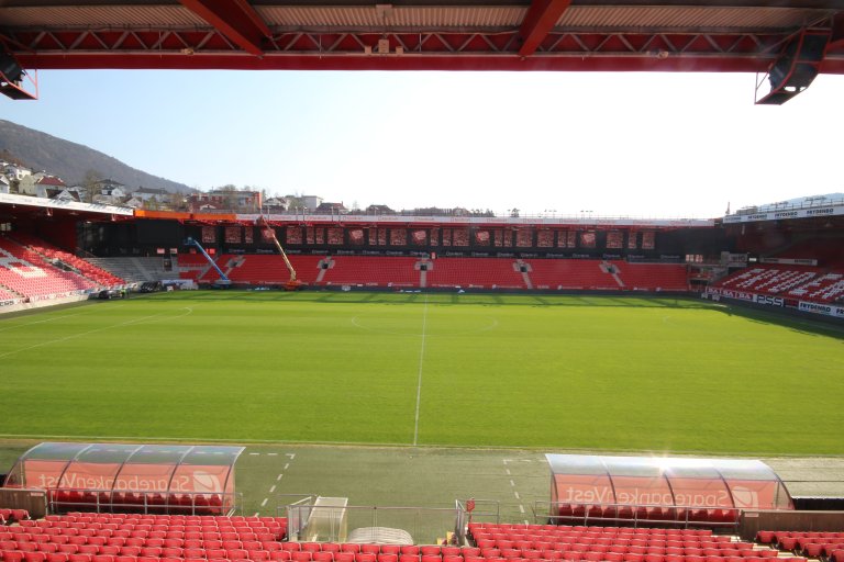 ÅPNING: Fredag ettermiddag så den sånn ut inne på Stadion. Fjordkraft-tribunen er straks klar til åpningen.