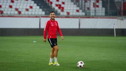 Her er laget som starter i Romania