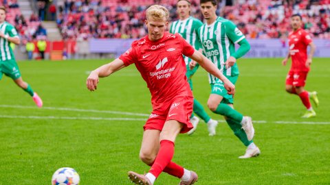 Ute i lengre tid etter kneoperasjon