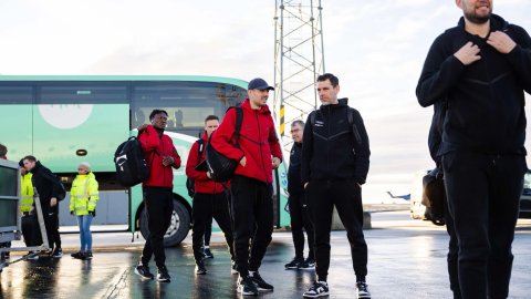 Her er troppen som reiser til Hellas